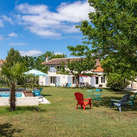 Gite 4 Personnes Avec Piscine Entre Saintes Et Royan Balanzac Exterior photo