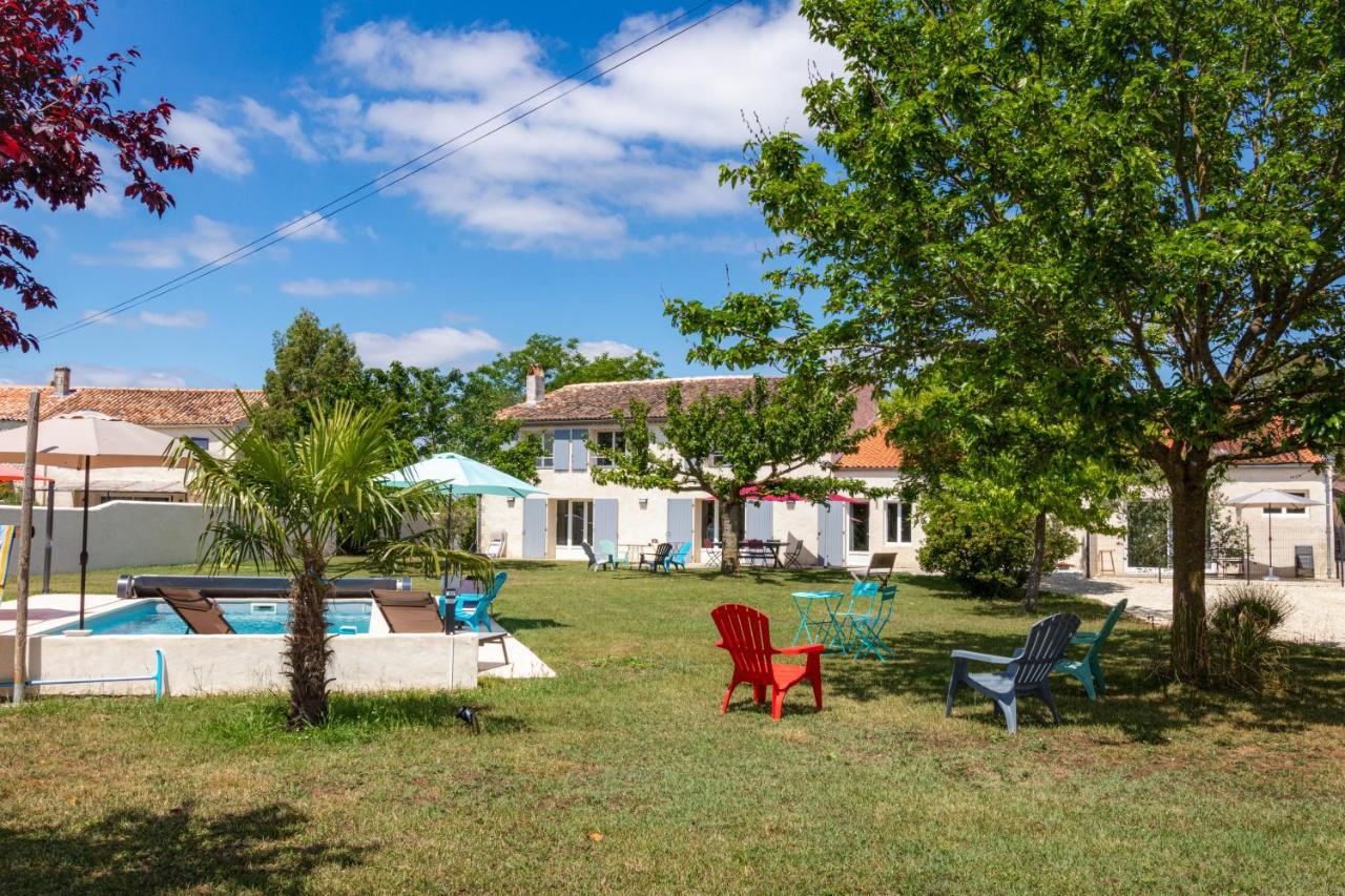 Gite 4 Personnes Avec Piscine Entre Saintes Et Royan Balanzac Exterior photo