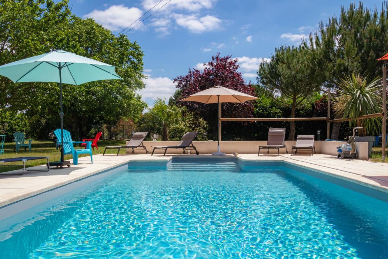Gite 4 Personnes Avec Piscine Entre Saintes Et Royan Balanzac Exterior photo