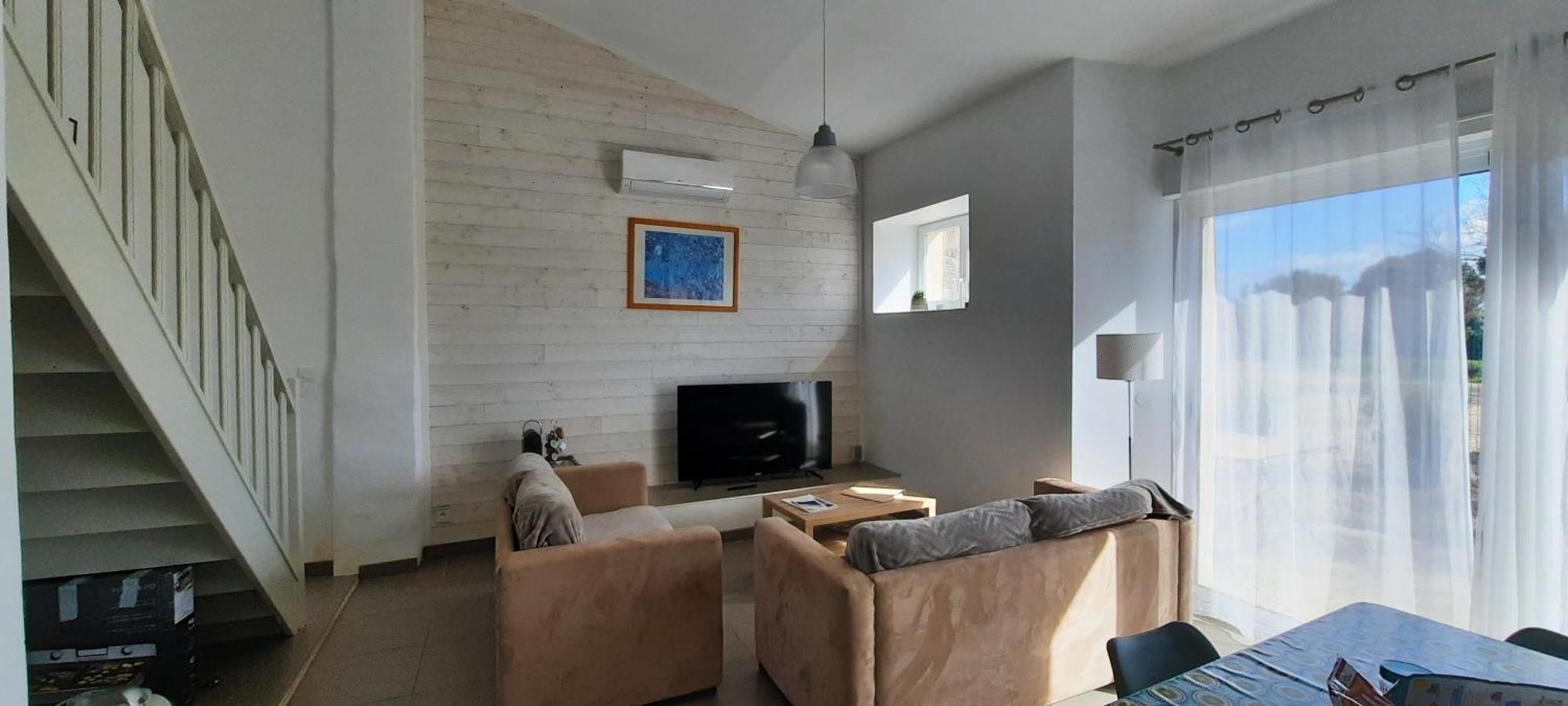 Gite 4 Personnes Avec Piscine Entre Saintes Et Royan Balanzac Exterior photo